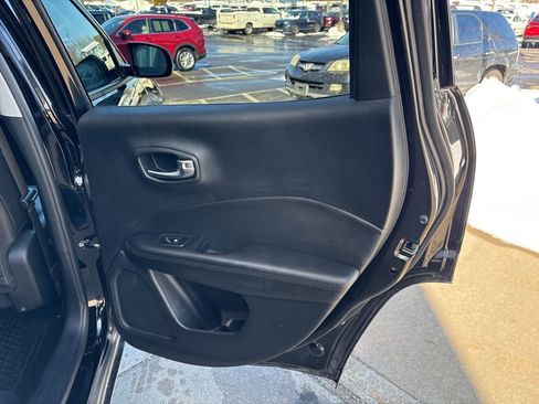 Used 2021 Jeep Compass Latitude image 9