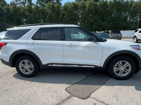 Used 2021 Ford Explorer XLT w/ Equipment Group 202A AWD/4WD image 9