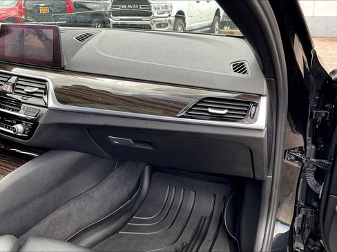 Used 2019 BMW 530i w/ Convenience Package image 18
