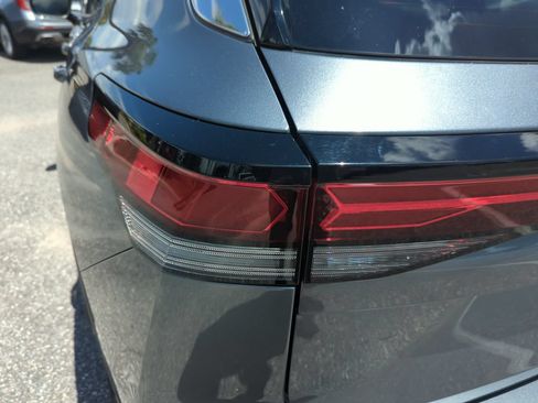 Used 2026 Volkswagen Tiguan SE FWD image 18