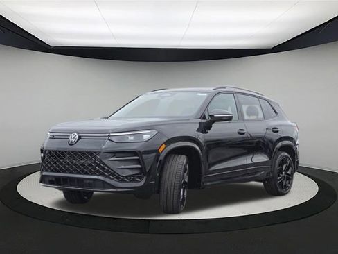 New 2026 Volkswagen Tiguan SE R-Line AWD/4WD image 3