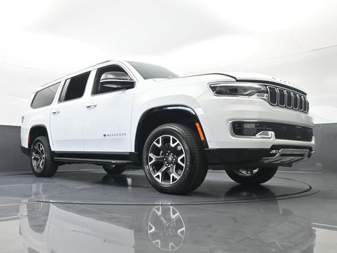 Used 2023 Jeep Wagoneer L Series III w/ Preferred Equipment Group image 67