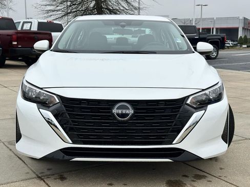Used 2025 Nissan Sentra SV image 2