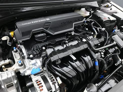 Certified 2025 Hyundai Elantra Sport image 29