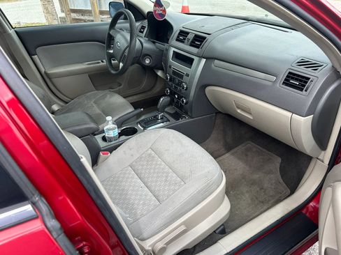 Used 2010 Ford Fusion SE FWD image 2