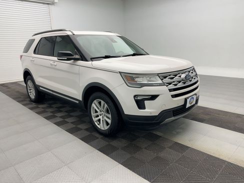 Used 2018 Ford Explorer XLT w/ Equipment Group 202A image 7