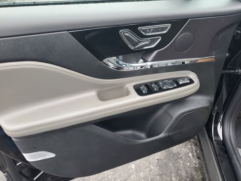 New 2026 Lincoln Corsair Premiere image 8