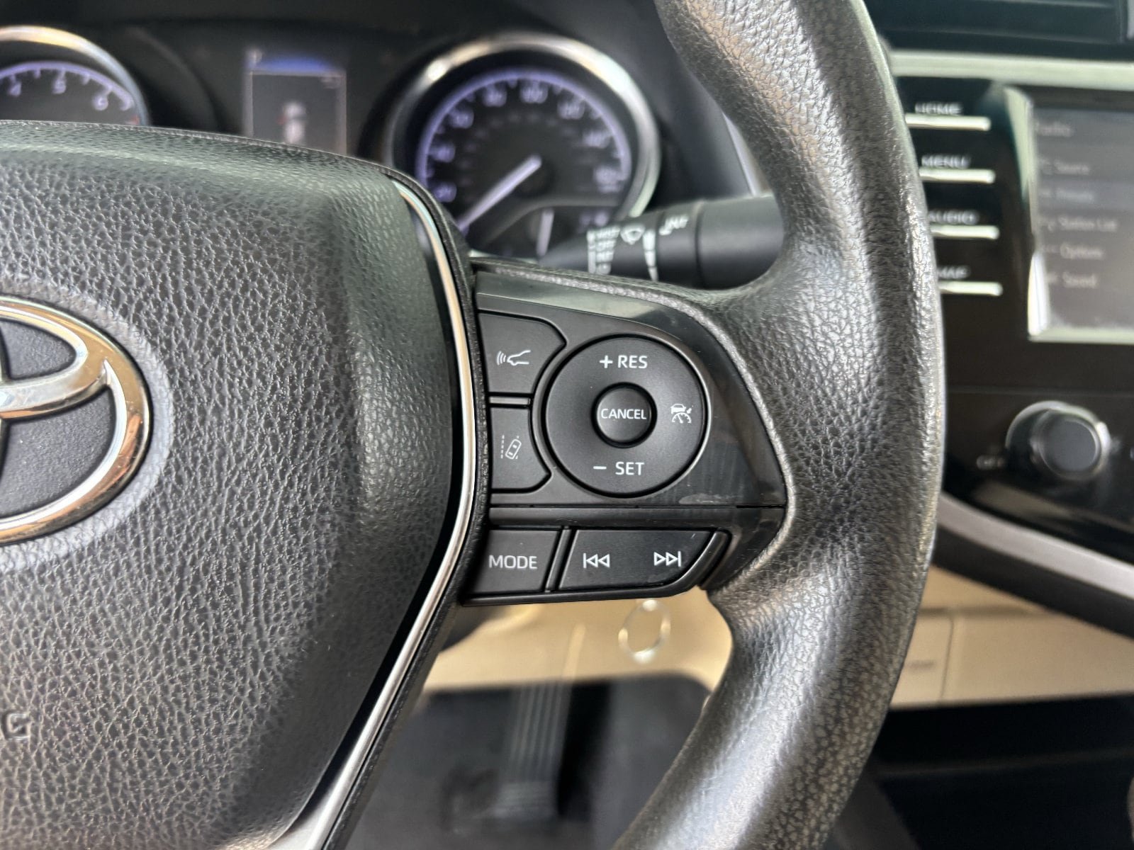 Used 2019 Toyota Camry LE w/ Carpet Mat Package FWD image 28