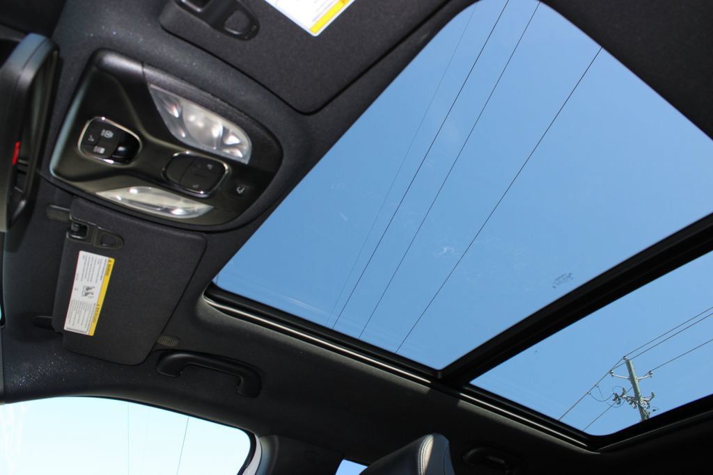 Used 2025 Jeep Compass Limited w/ Elite Group AWD/4WD image 8