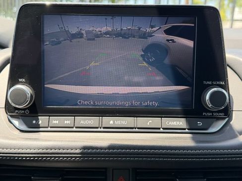 Used 2024 Nissan Rogue S FWD image 17
