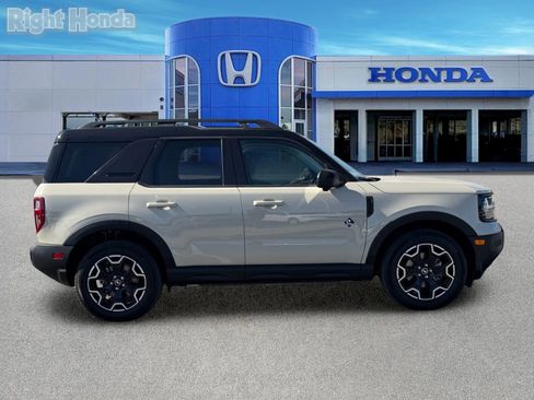 Used 2025 Ford Bronco Sport Outer Banks w/ Outer Banks Tech Package+ AWD/4WD image 9