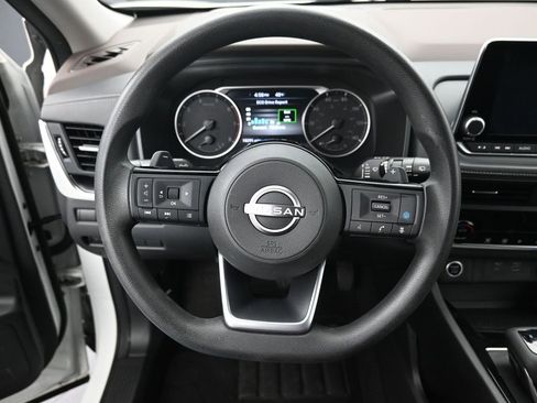 Used 2023 Nissan Rogue SV image 18