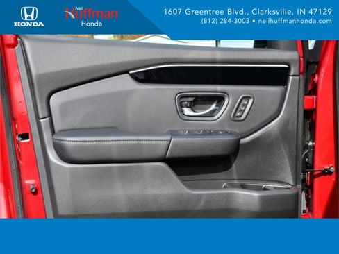 New 2025 Honda Pilot Touring image 10