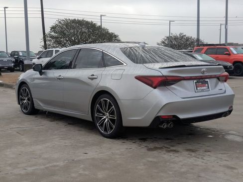 Used 2019 Toyota Avalon XSE image 9