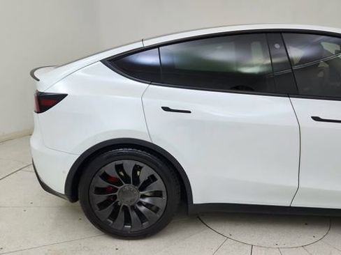 Used 2022 Tesla Model Y Performance image 7