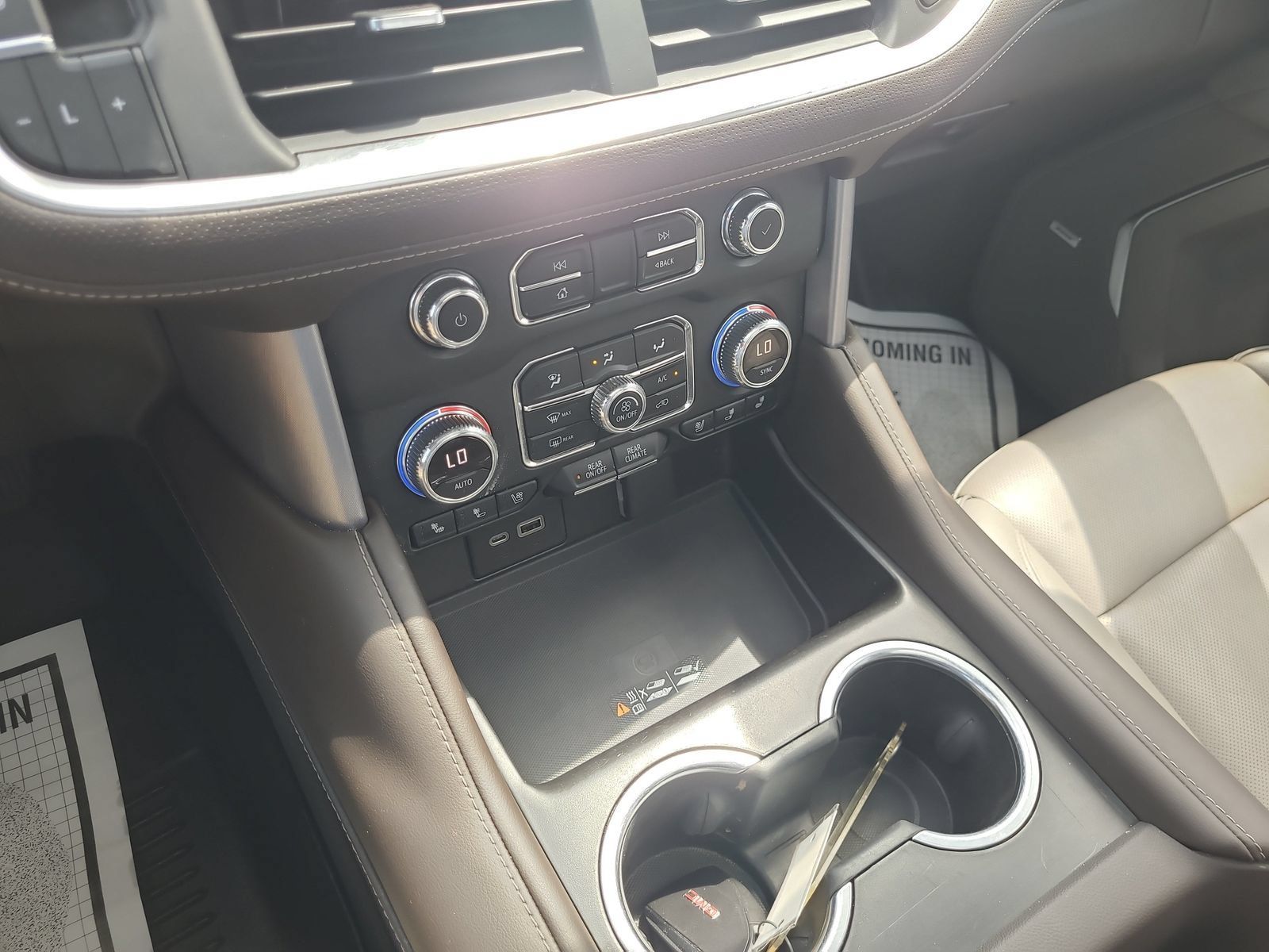 Used 2022 GMC Yukon SLT w/ SLT Premium Package AWD/4WD image 35