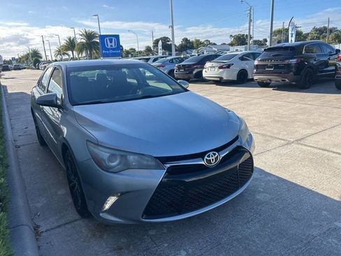 Used 2015 Toyota Camry XSE image 3