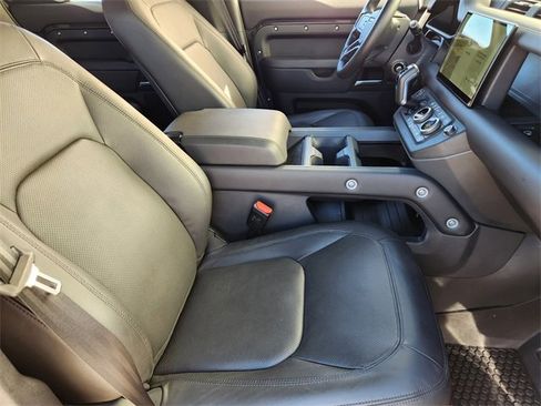 Used 2025 Land Rover Defender 130 X-Dynamic SE image 14
