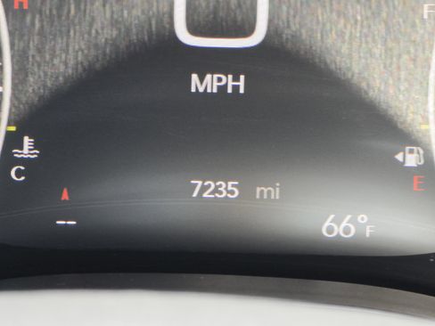 Used 2024 Chrysler Pacifica Touring FWD image 29