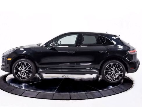 Certified 2025 Porsche Macan AWD/4WD image 2