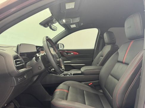 Used 2025 Chevrolet Traverse RS w/ LPO, Floor Liner Package FWD image 18