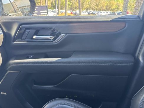 Used 2025 GMC Yukon Denali image 22