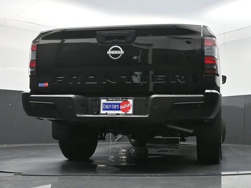 Used 2025 Nissan Frontier SV w/ SV Convenience Package RWD image 28