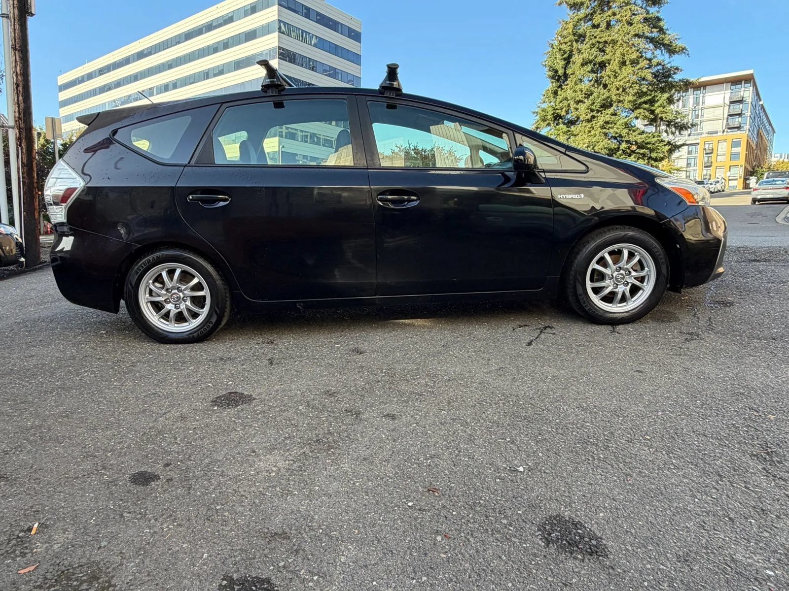 Used 2014 Toyota Prius V Two FWD image 5