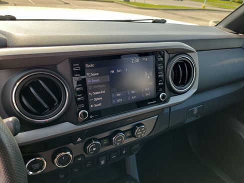 Used 2020 Toyota Tacoma TRD Off-Road w/ Technology Package AWD/4WD image 27