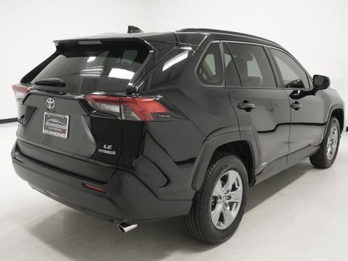 Used 2022 Toyota RAV4 LE image 4