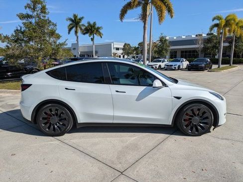Used 2022 Tesla Model Y Performance image 3