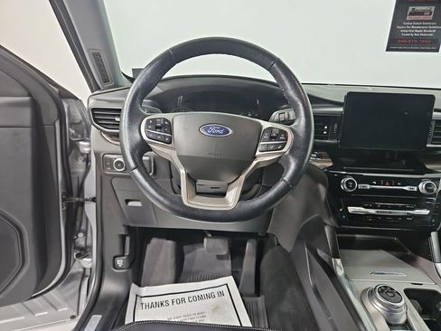 Used 2021 Ford Explorer Limited w/ Equipment Group 301A AWD/4WD image 14