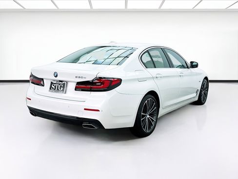 Used 2023 BMW 530e w/ Premium Package image 4