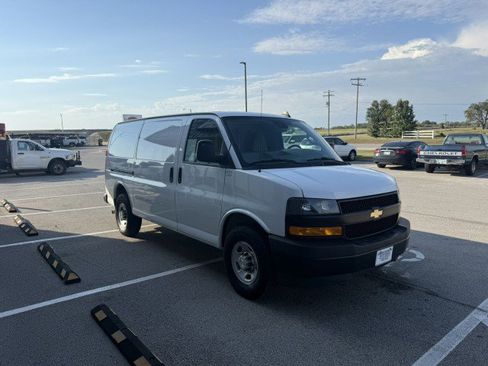 Used 2021 Chevrolet Express 2500 w/ Driver Convenience Package image 3