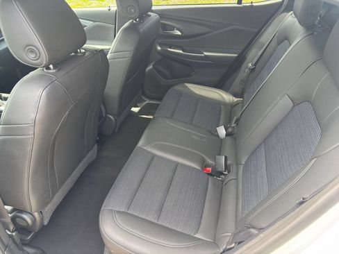 Used 2025 Buick Envista Preferred FWD image 27