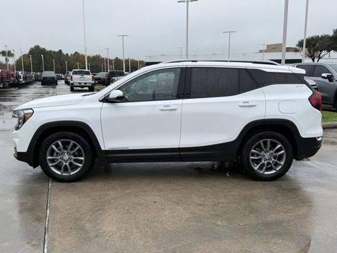 Used 2024 GMC Terrain SLT image 8