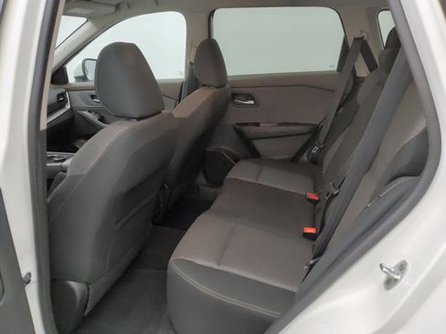 Used 2022 Nissan Rogue SV AWD/4WD image 18