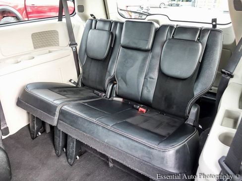 Used 2018 Dodge Grand Caravan SXT w/ Driver Convenience Group image 12