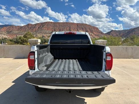 Used 2024 GMC Canyon AT4X image 8