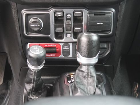 Used 2024 Jeep Wrangler Unlimited Sport AWD/4WD image 17