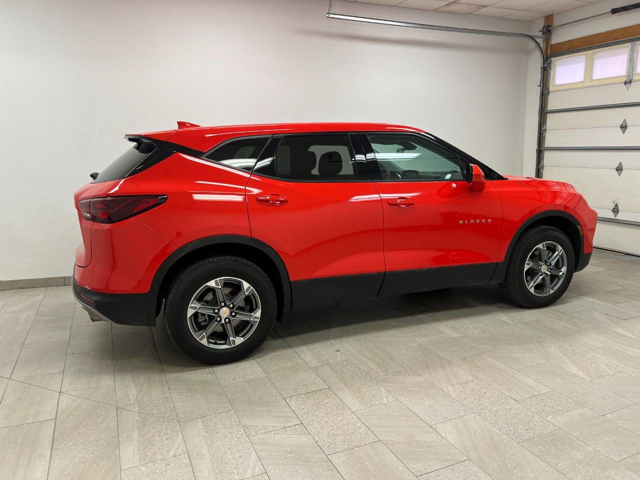 Used 2026 Chevrolet Blazer LT FWD image 9
