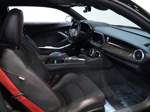 Used 2020 Chevrolet Camaro ZL1 RWD image 33
