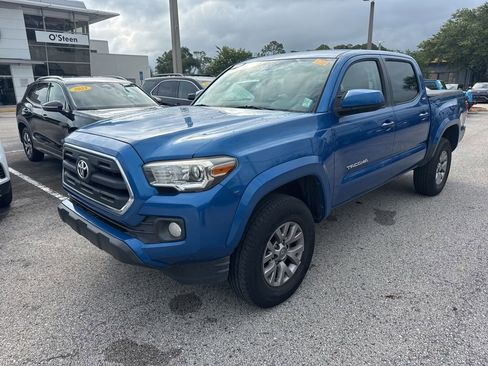Used 2017 Toyota Tacoma SR5 w/ Tow Package RWD image 1