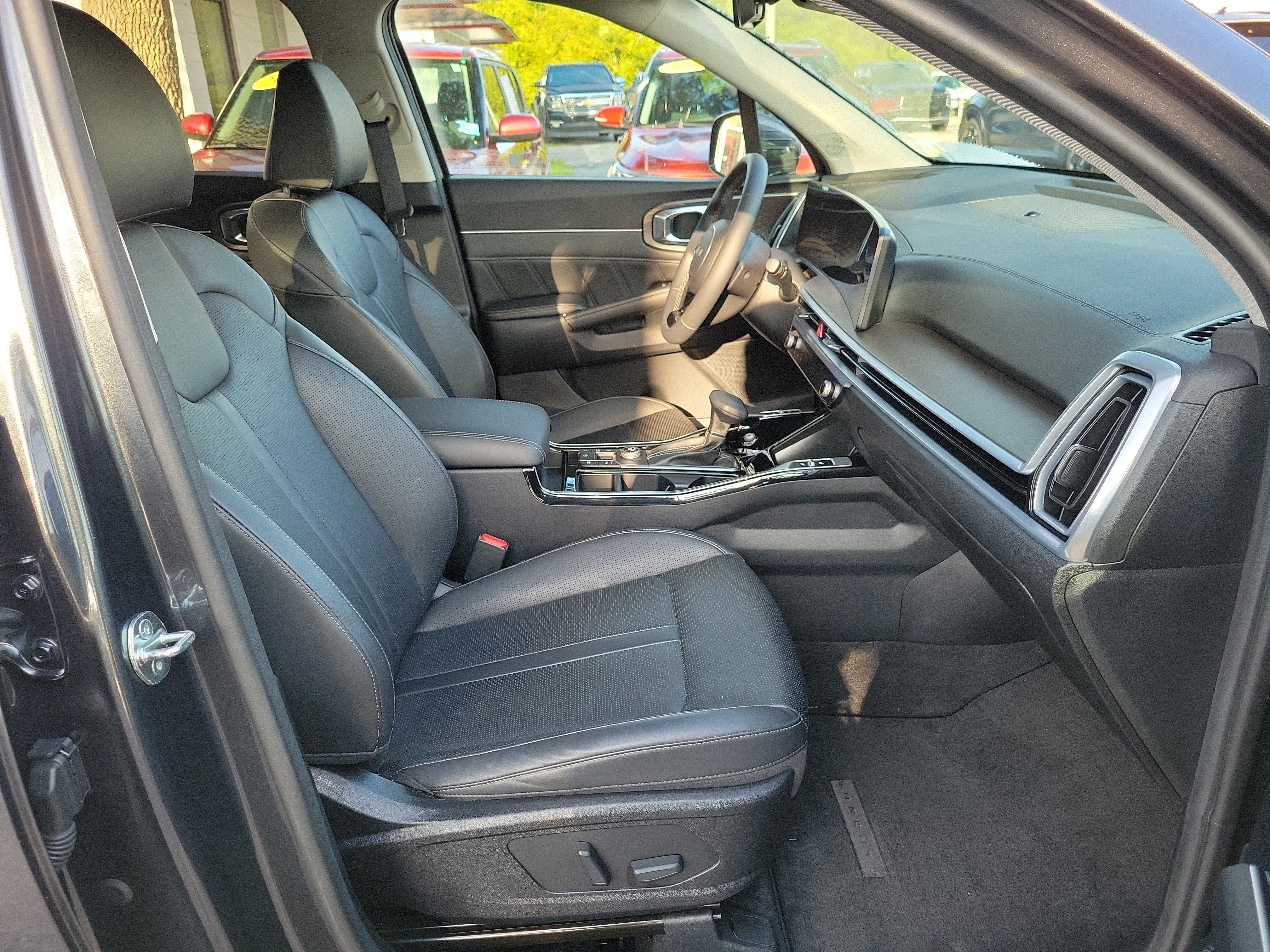 Certified 2025 Kia Sorento SX FWD image 5