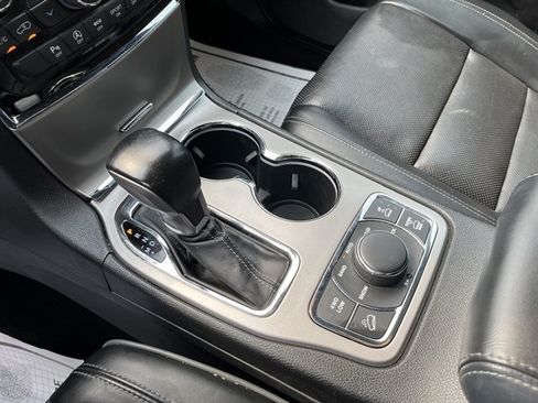 Used 2020 Jeep Grand Cherokee Overland AWD/4WD image 29