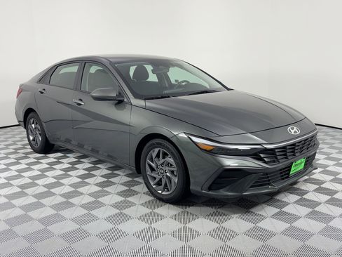 Used 2024 Hyundai Elantra SEL image 7