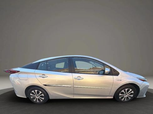 Used 2022 Toyota Prius Prime XLE FWD image 4