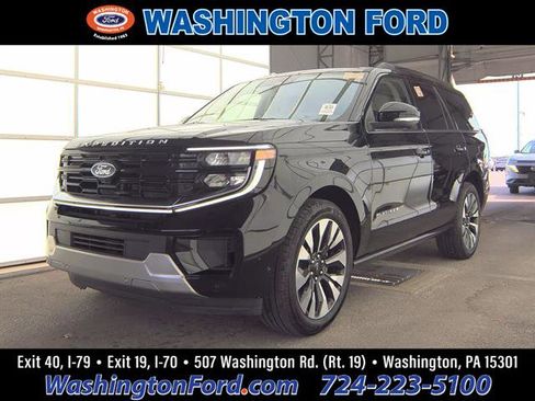 Used 2025 Ford Expedition Platinum w/ Driver's Package AWD/4WD image 1