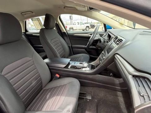 Used 2020 Ford Fusion SE FWD image 19