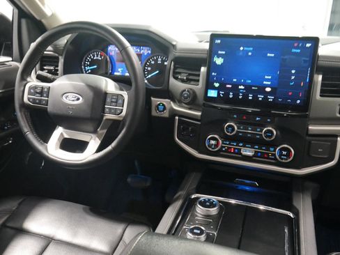 Certified 2024 Ford Expedition XLT image 19